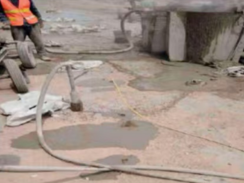 安庆水泥混凝土路面板底注浆技术 路面脱空注浆整治方案